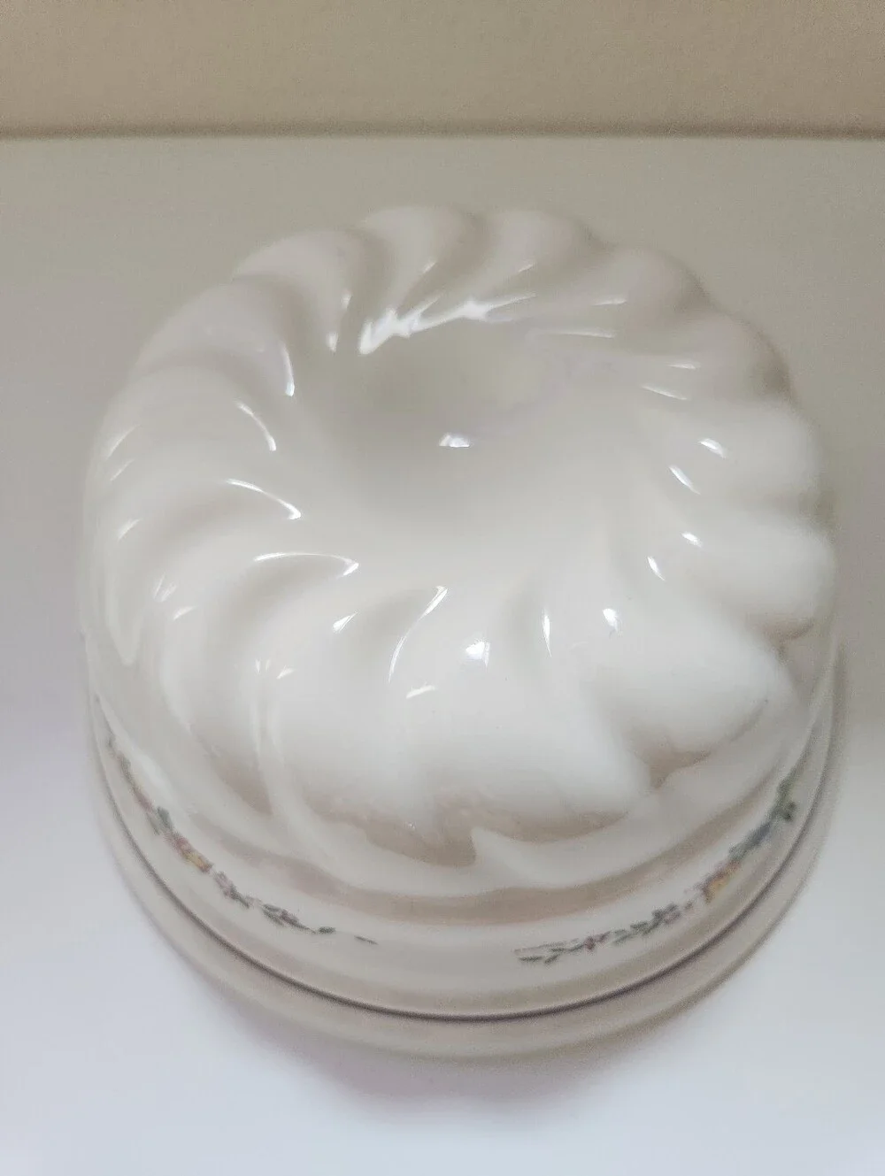 Vintage Teleflora Ceramic Fruit Bundt Jell-O Mold White Kitchen Wall Decor